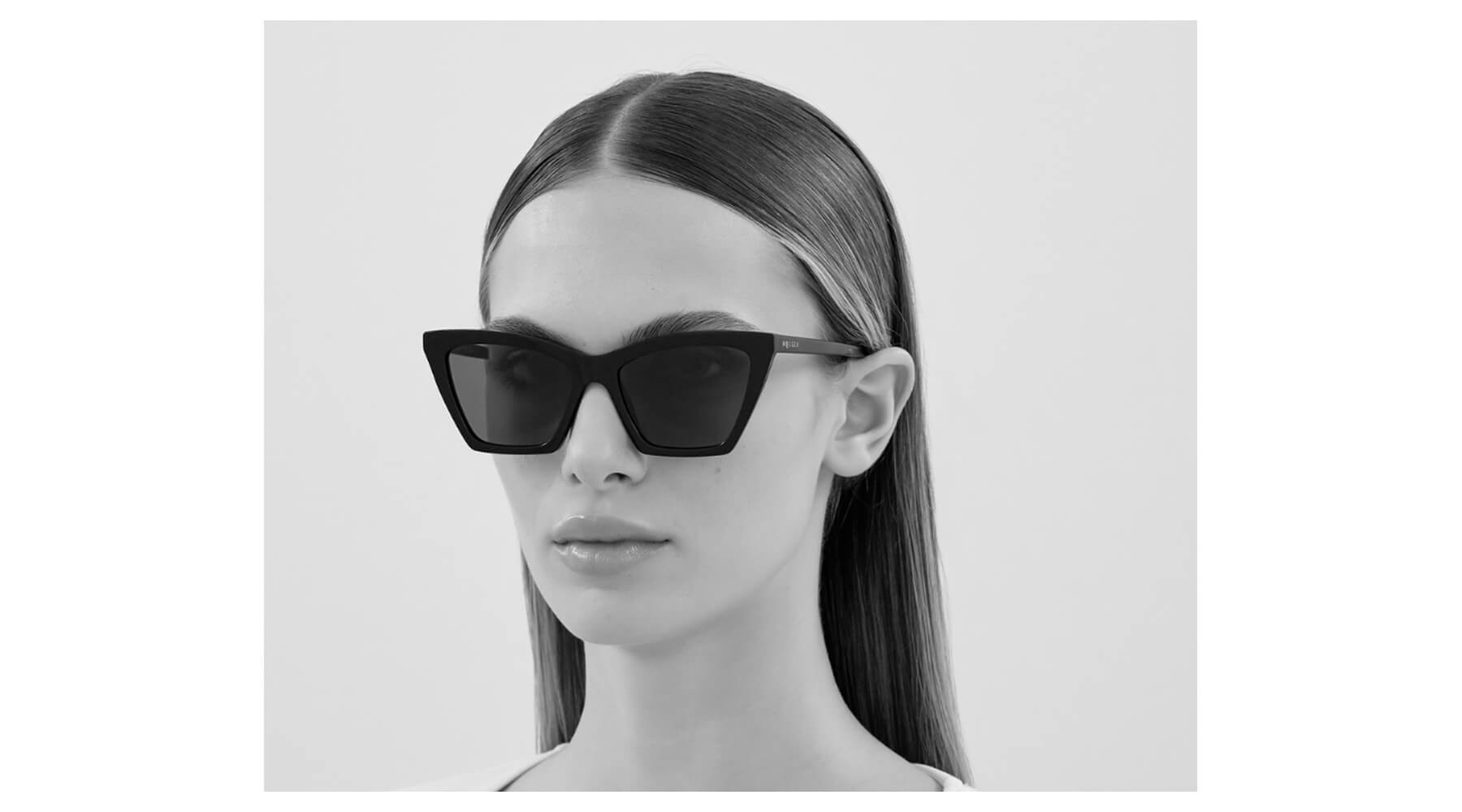 Alexander McQueen AM0536S 002