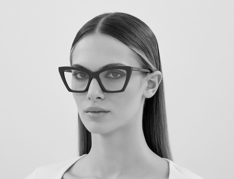 Alexander McQueen AM0536O 001